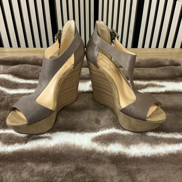 New JESSICA SIMPSON Taupe Wedge Sandals Sz 9 - Picture 5 of 7
